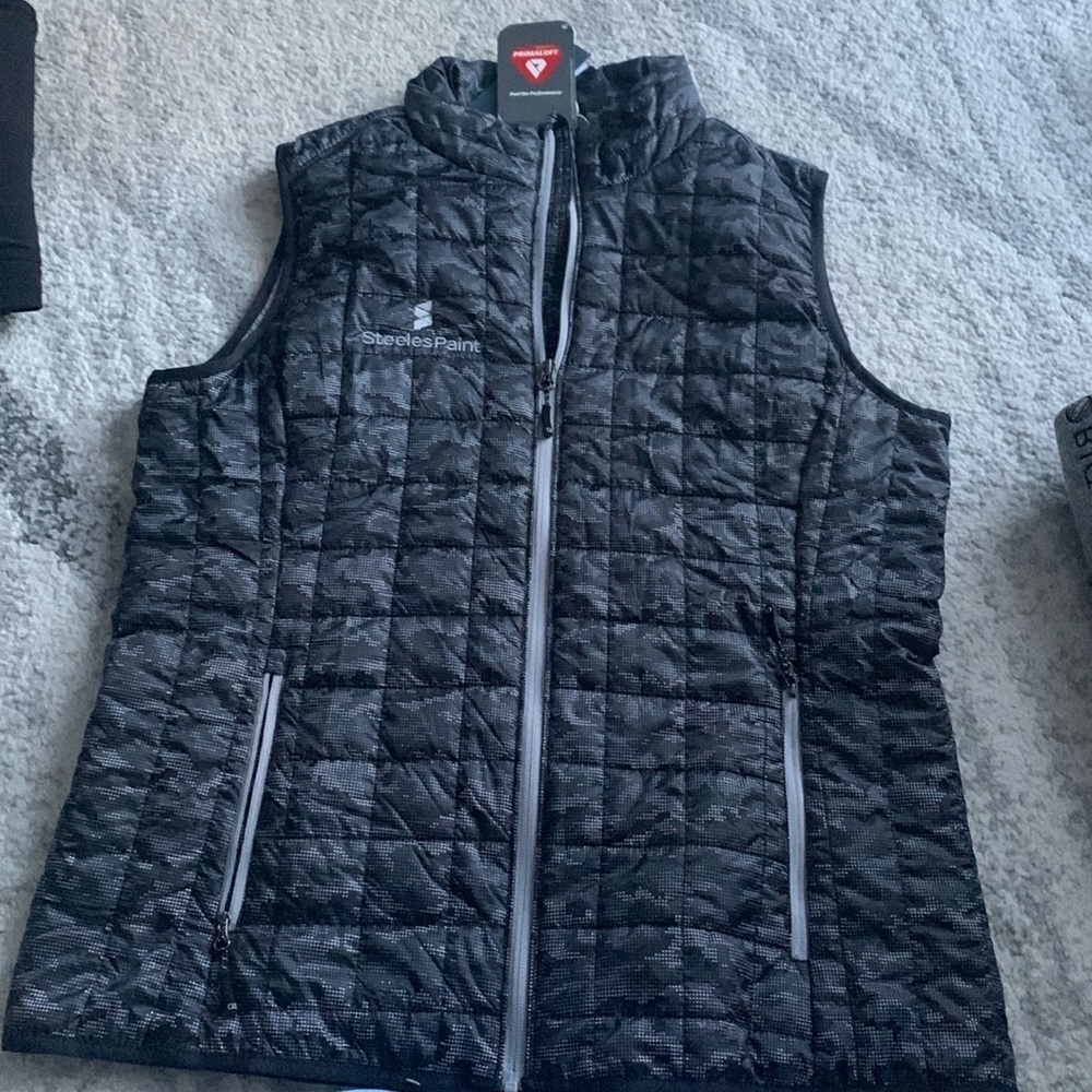 Cutter and Buck Men’s Vest
New with tag